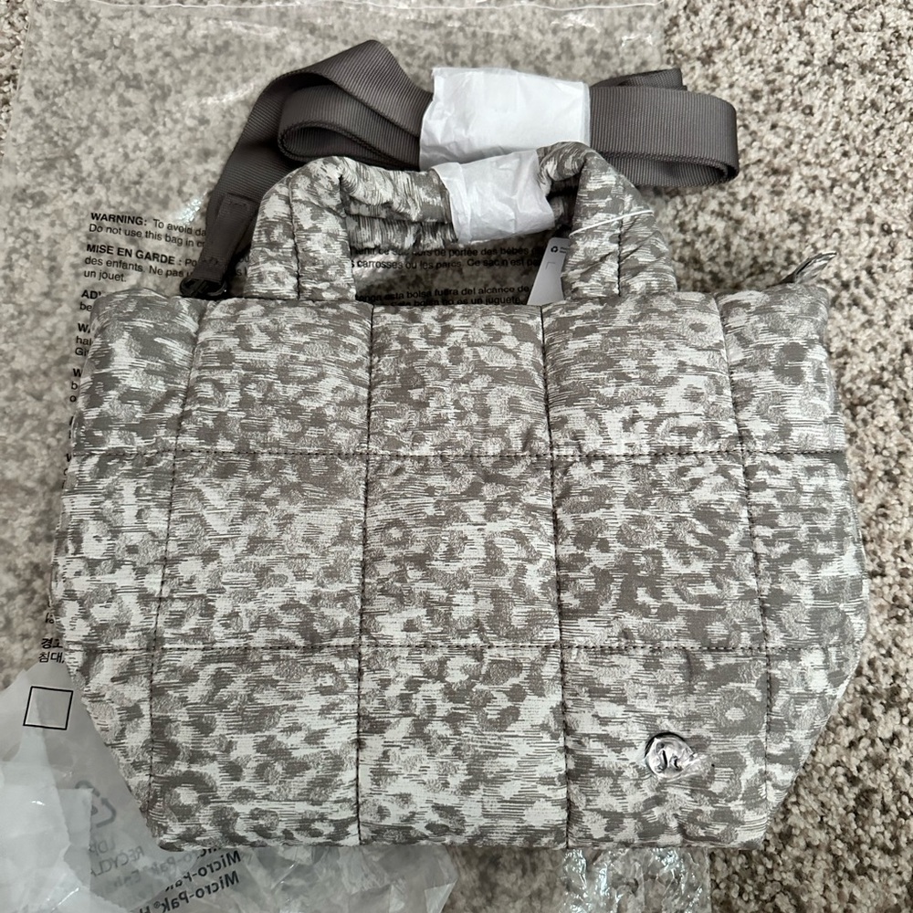 NWT Lululemon grid crossbody 5L in lined leopard and whote opal